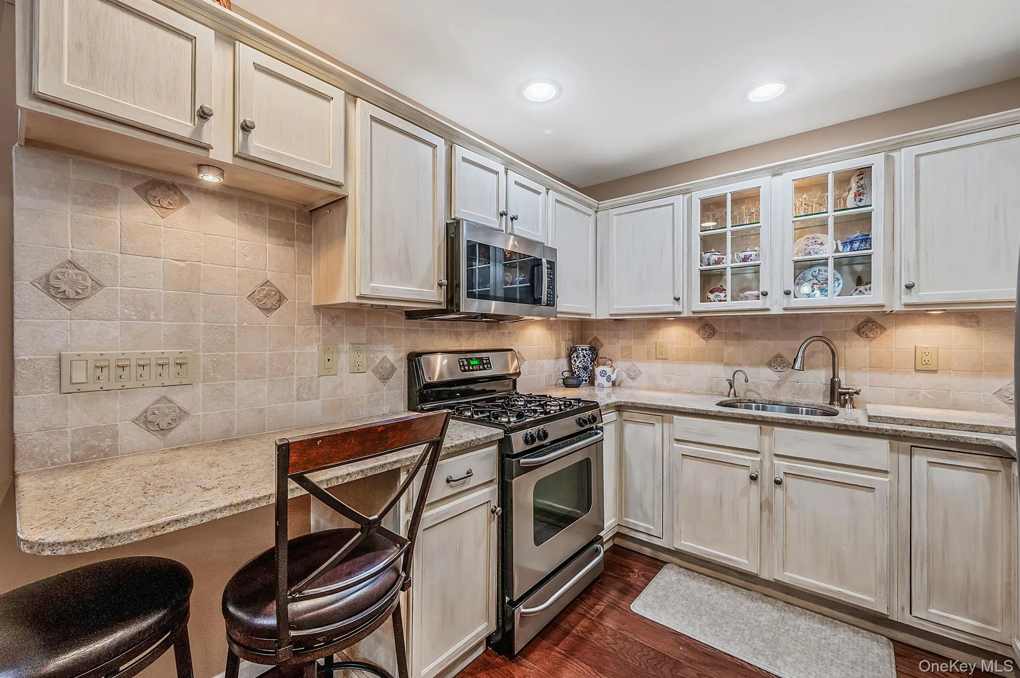1130 Savoy Drive, Huntington, NY, 2 Bedrooms Bedrooms, 7 Rooms Rooms,2 BathroomsBathrooms,Residential,For Rent,Savoy,0,KEY1018499 1130 Savoy Drive, Huntington, NY, 2 Bedrooms Bedrooms, 7 Rooms Rooms,2 BathroomsBathrooms,Residential,For Rent,Savoy,0,KEY1018499