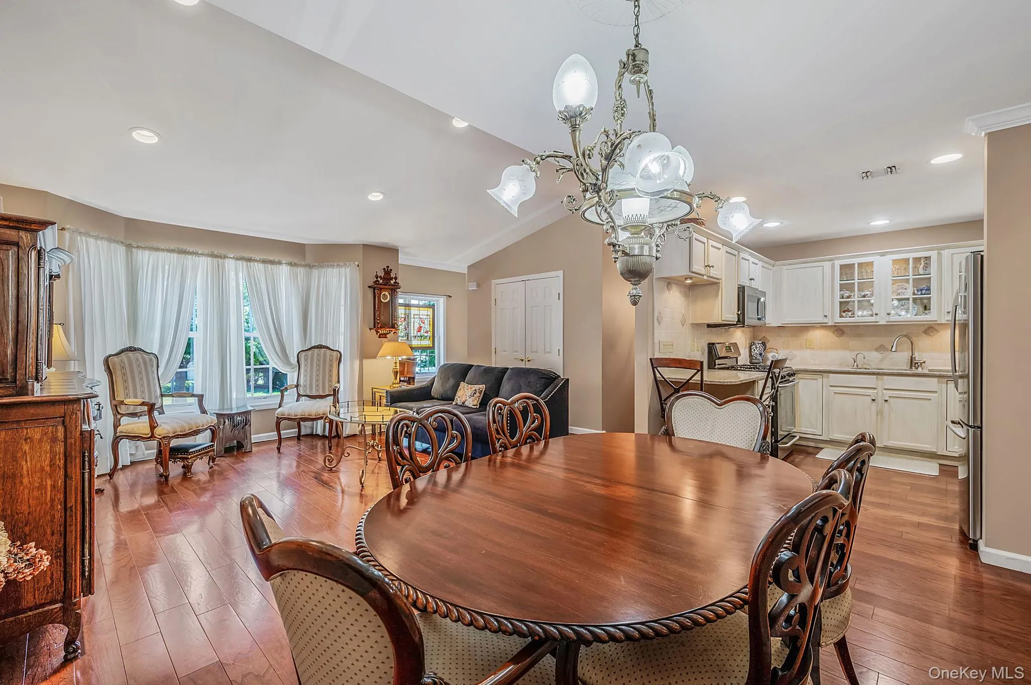 1130 Savoy Drive, Huntington, NY, 2 Bedrooms Bedrooms, 7 Rooms Rooms,2 BathroomsBathrooms,Residential,For Rent,Savoy,0,KEY1018499 1130 Savoy Drive, Huntington, NY, 2 Bedrooms Bedrooms, 7 Rooms Rooms,2 BathroomsBathrooms,Residential,For Rent,Savoy,0,KEY1018499