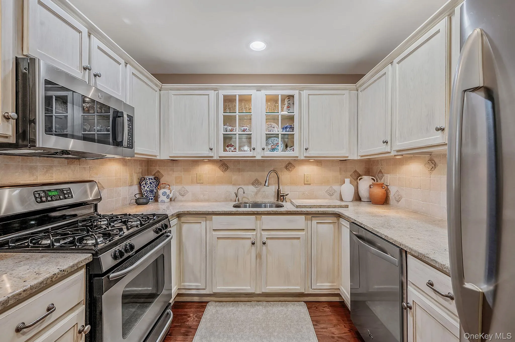 1130 Savoy Drive, Huntington, NY, 2 Bedrooms Bedrooms, 7 Rooms Rooms,2 BathroomsBathrooms,Residential,For Rent,Savoy,0,KEY1018499 1130 Savoy Drive, Huntington, NY, 2 Bedrooms Bedrooms, 7 Rooms Rooms,2 BathroomsBathrooms,Residential,For Rent,Savoy,0,KEY1018499