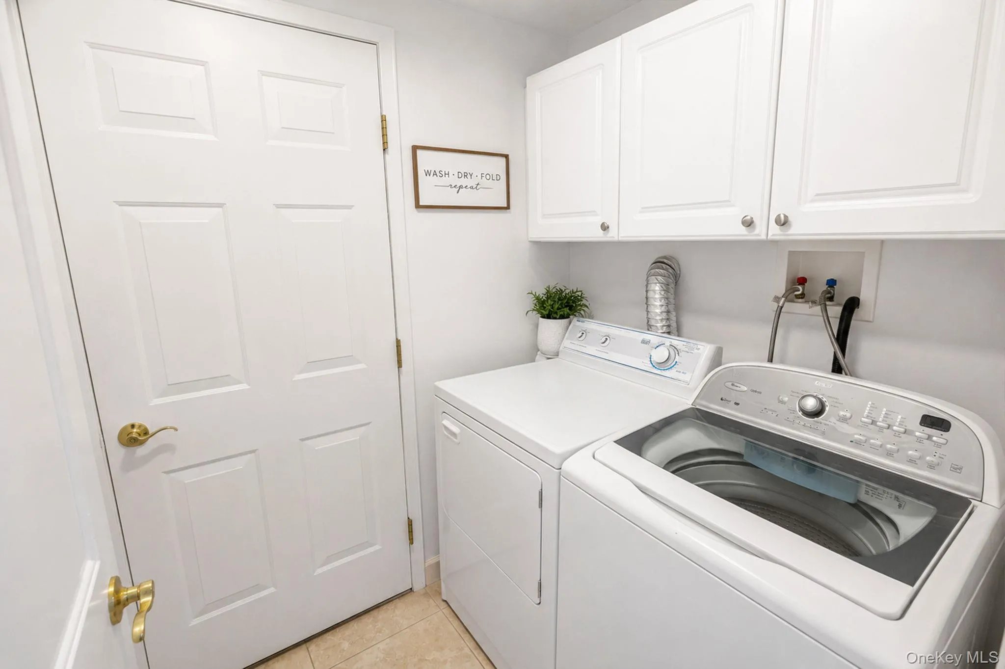 1130 Savoy Drive, Huntington, NY, 2 Bedrooms Bedrooms, 7 Rooms Rooms,2 BathroomsBathrooms,Residential,For Rent,Savoy,0,KEY1018499 1130 Savoy Drive, Huntington, NY, 2 Bedrooms Bedrooms, 7 Rooms Rooms,2 BathroomsBathrooms,Residential,For Rent,Savoy,0,KEY1018499