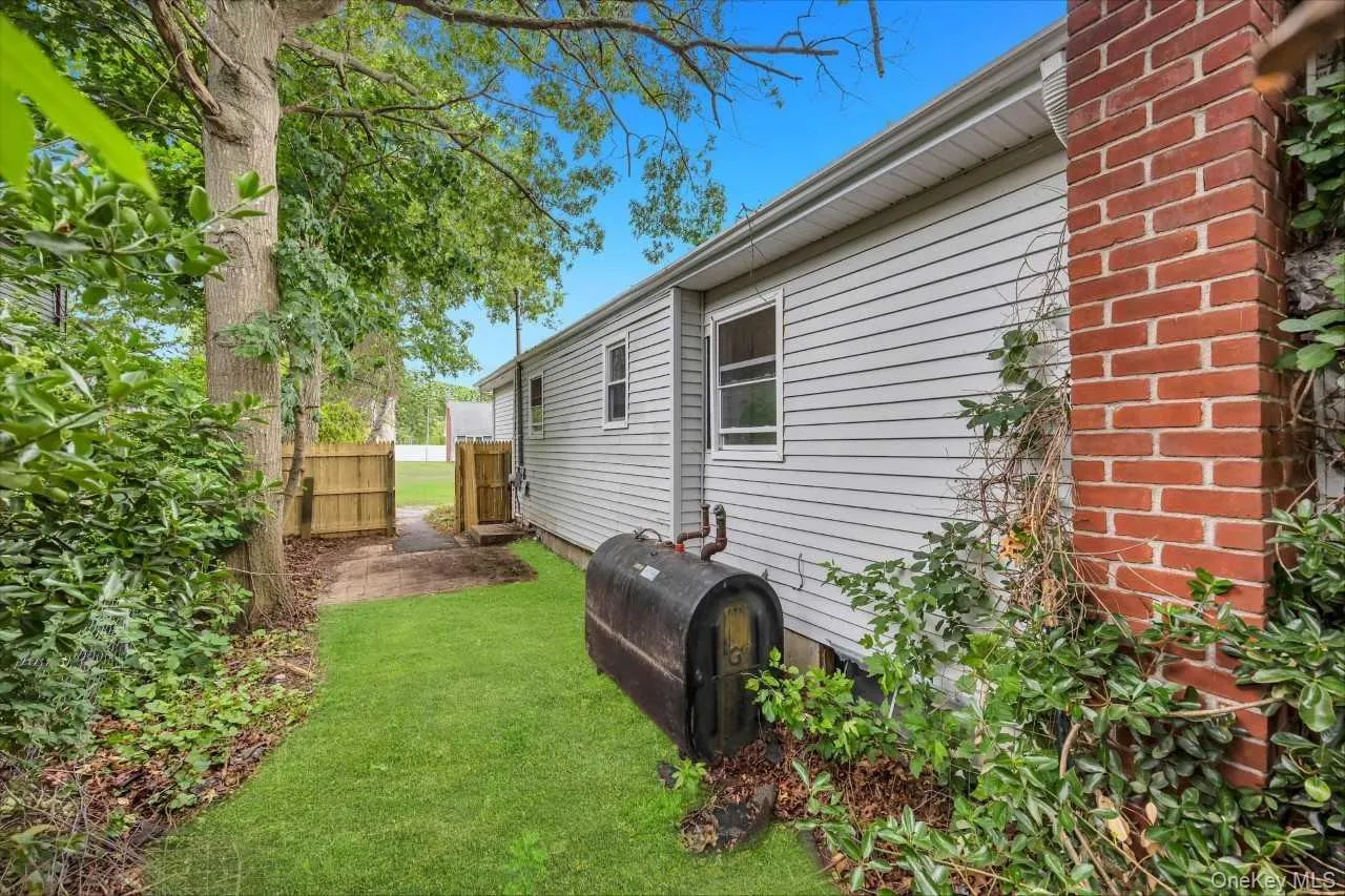 438 Auborn Avenue, Brookhaven, NY, 3 Bedrooms Bedrooms, 6 Rooms Rooms,2 BathroomsBathrooms,Residential,For Rent,Auborn,0,KEY1018500 438 Auborn Avenue, Brookhaven, NY, 3 Bedrooms Bedrooms, 6 Rooms Rooms,2 BathroomsBathrooms,Residential,For Rent,Auborn,0,KEY1018500