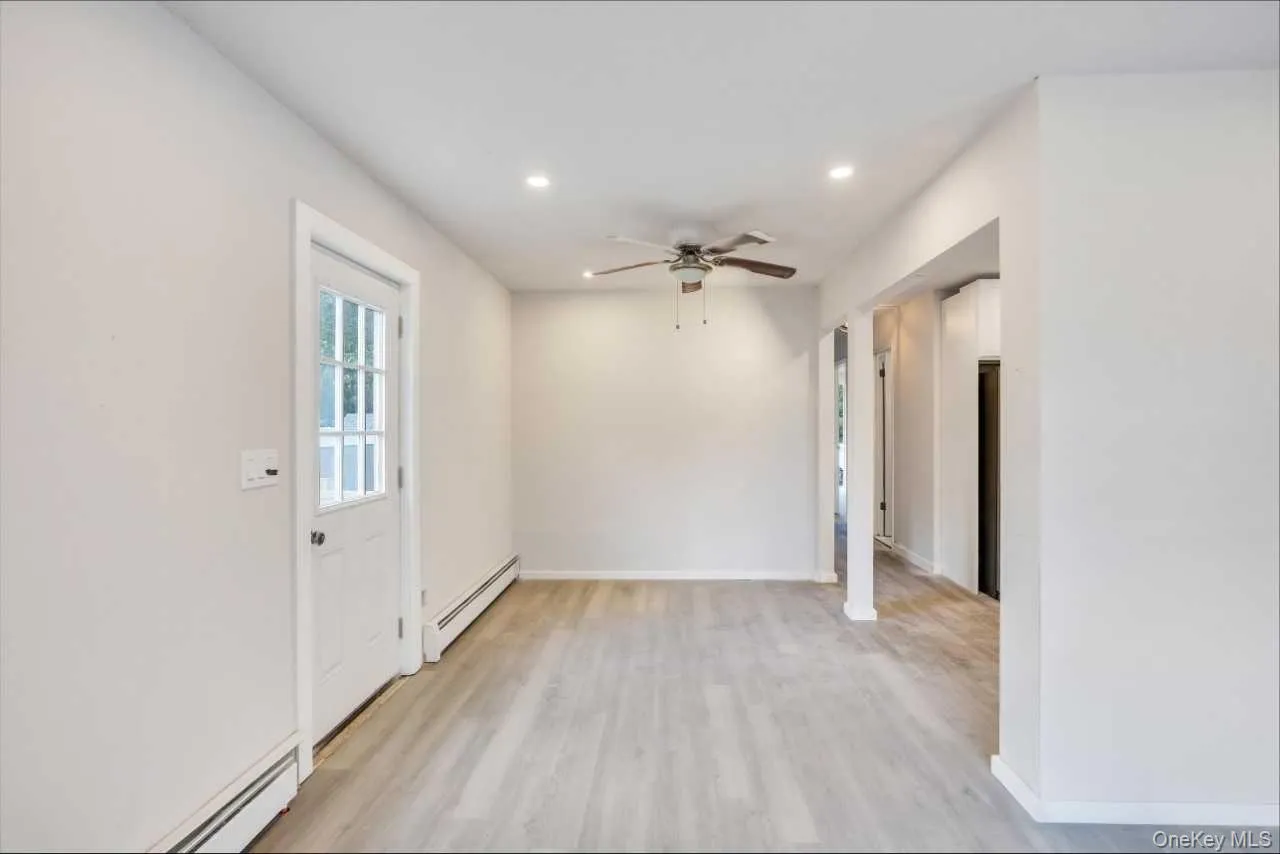 438 Auborn Avenue, Brookhaven, NY, 3 Bedrooms Bedrooms, 6 Rooms Rooms,2 BathroomsBathrooms,Residential,For Rent,Auborn,0,KEY1018500 438 Auborn Avenue, Brookhaven, NY, 3 Bedrooms Bedrooms, 6 Rooms Rooms,2 BathroomsBathrooms,Residential,For Rent,Auborn,0,KEY1018500