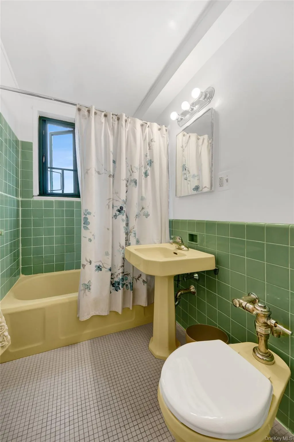 14 Metropolitan Oval, New York, NY, 2 Bedrooms Bedrooms, 4 Rooms Rooms,1 BathroomBathrooms,Residential,For Rent,Metropolitan,0,KEY1018512 14 Metropolitan Oval, New York, NY, 2 Bedrooms Bedrooms, 4 Rooms Rooms,1 BathroomBathrooms,Residential,For Rent,Metropolitan,0,KEY1018512