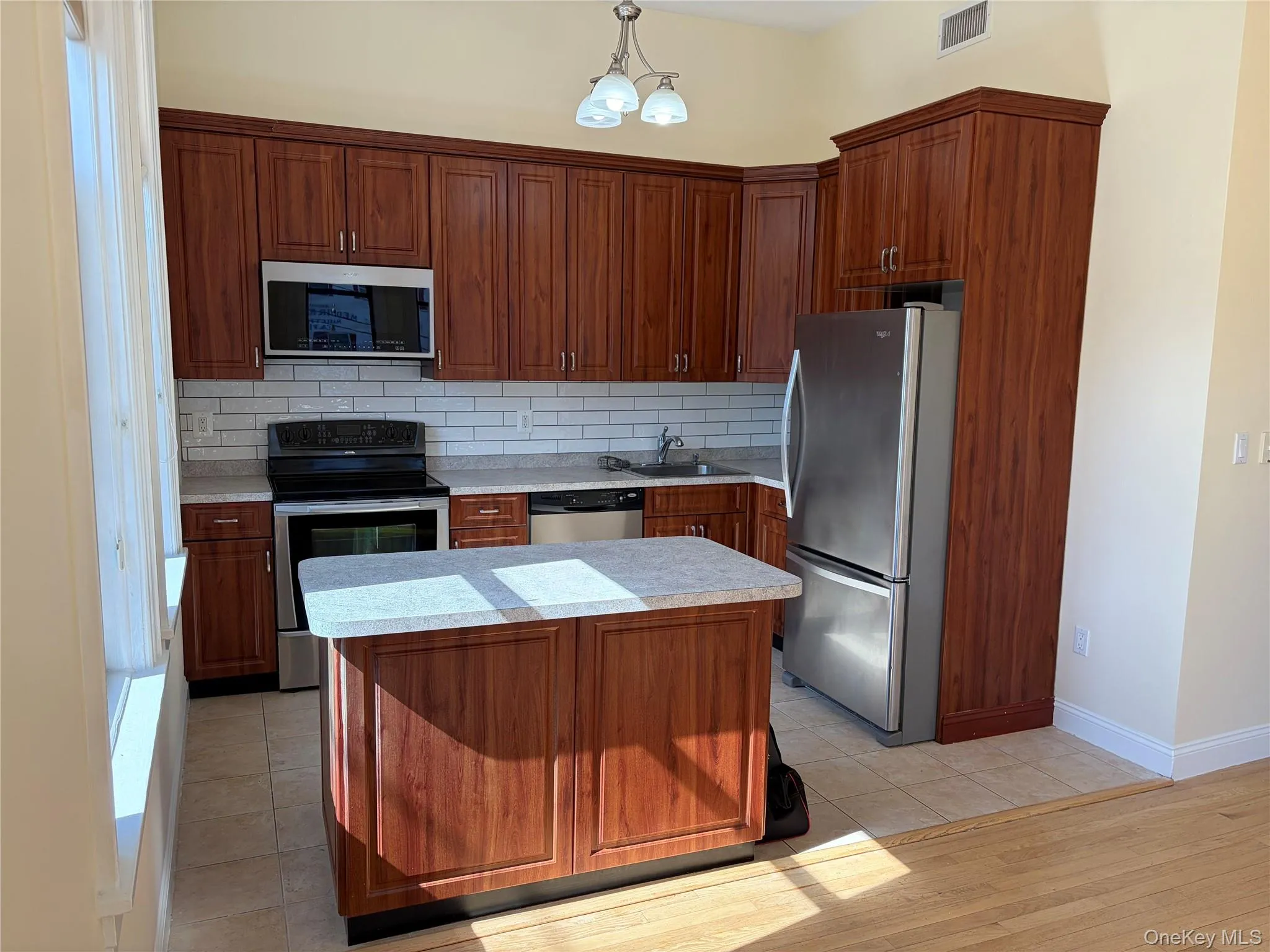 303 Main Street, North Hempstead, NY, 1 Bedroom Bedrooms, 2 Rooms Rooms,1 BathroomBathrooms,Residential Lease,For Rent,Main,0,KEY1018513 303 Main Street, North Hempstead, NY, 1 Bedroom Bedrooms, 2 Rooms Rooms,1 BathroomBathrooms,Residential Lease,For Rent,Main,0,KEY1018513