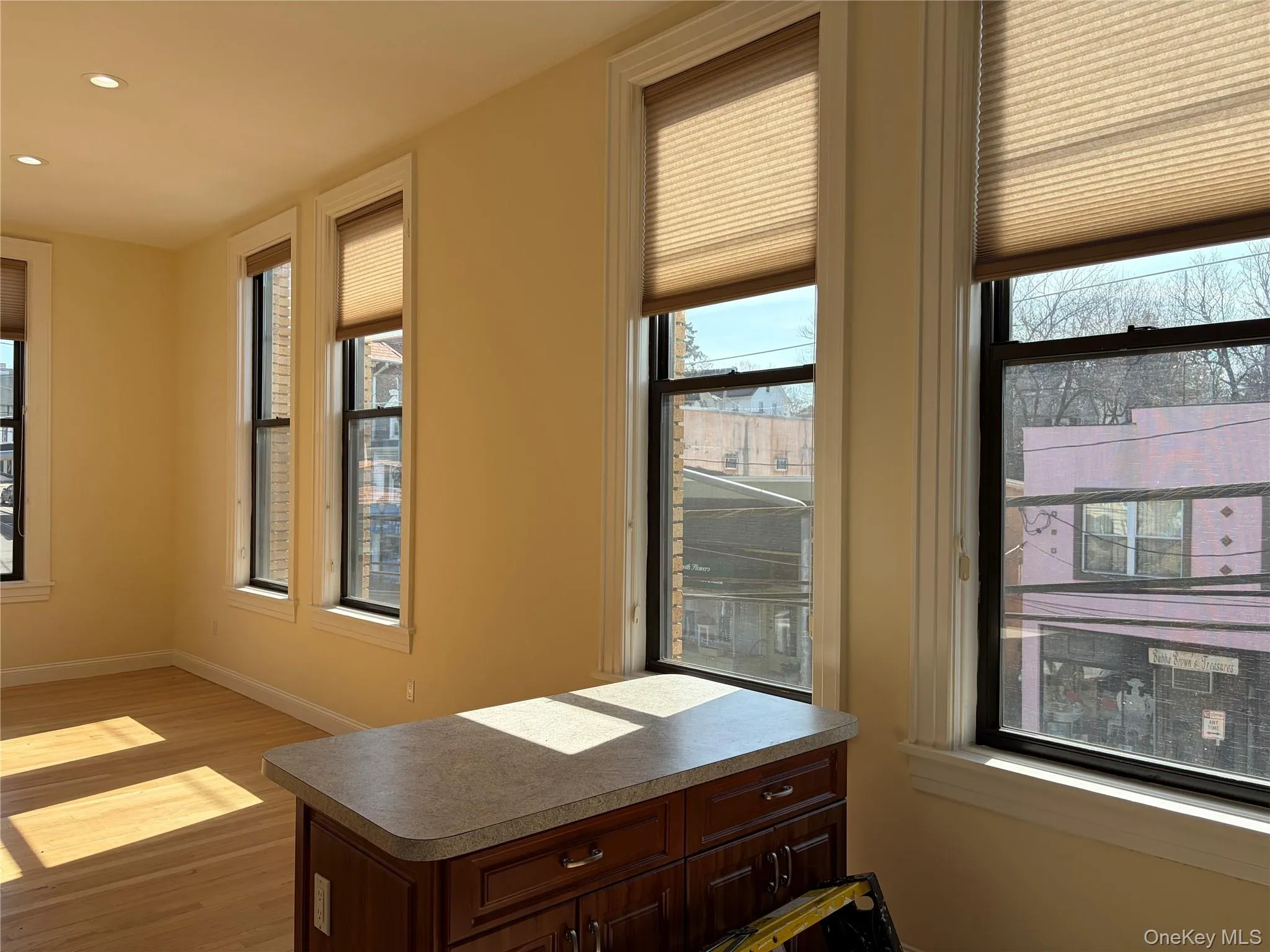 303 Main Street, North Hempstead, NY, 1 Bedroom Bedrooms, 2 Rooms Rooms,1 BathroomBathrooms,Residential Lease,For Rent,Main,0,KEY1018513 303 Main Street, North Hempstead, NY, 1 Bedroom Bedrooms, 2 Rooms Rooms,1 BathroomBathrooms,Residential Lease,For Rent,Main,0,KEY1018513