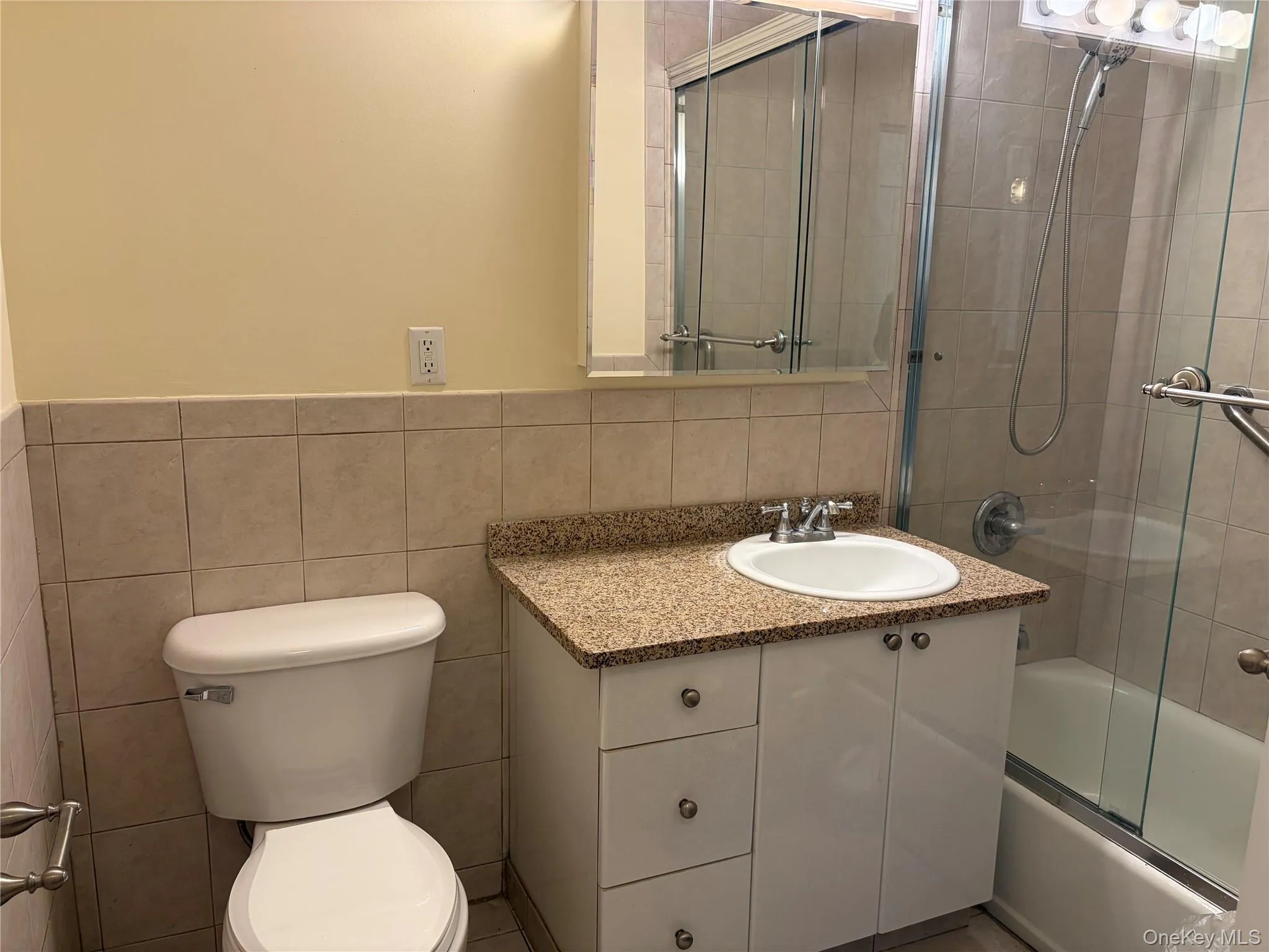 303 Main Street, North Hempstead, NY, 1 Bedroom Bedrooms, 2 Rooms Rooms,1 BathroomBathrooms,Residential Lease,For Rent,Main,0,KEY1018513 303 Main Street, North Hempstead, NY, 1 Bedroom Bedrooms, 2 Rooms Rooms,1 BathroomBathrooms,Residential Lease,For Rent,Main,0,KEY1018513
