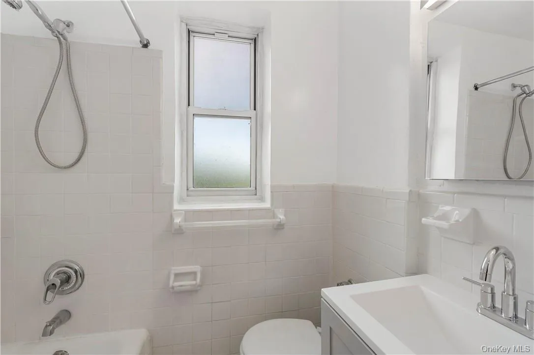 720 Pelham Road, New Rochelle, NY, 1 Bedroom Bedrooms, 4 Rooms Rooms,1 BathroomBathrooms,Residential Lease,For Rent,Pelham,0,KEY1018517 720 Pelham Road, New Rochelle, NY, 1 Bedroom Bedrooms, 4 Rooms Rooms,1 BathroomBathrooms,Residential Lease,For Rent,Pelham,0,KEY1018517
