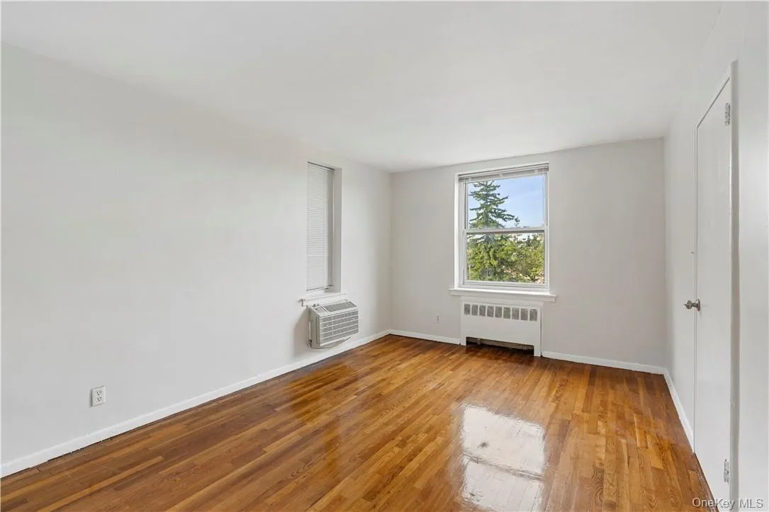 720 Pelham Road, New Rochelle, NY, 1 Bedroom Bedrooms, 4 Rooms Rooms,1 BathroomBathrooms,Residential Lease,For Rent,Pelham,0,KEY1018517 720 Pelham Road, New Rochelle, NY, 1 Bedroom Bedrooms, 4 Rooms Rooms,1 BathroomBathrooms,Residential Lease,For Rent,Pelham,0,KEY1018517