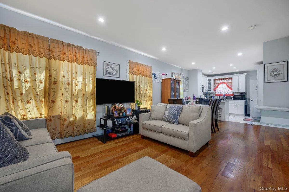 11724 193rd Street, New York, NY, 3 Bedrooms Bedrooms, 6 Rooms Rooms,2 BathroomsBathrooms,Residential,For Rent,193rd,0,1018540 11724 193rd Street, New York, NY, 3 Bedrooms Bedrooms, 6 Rooms Rooms,2 BathroomsBathrooms,Residential,For Rent,193rd,0,1018540