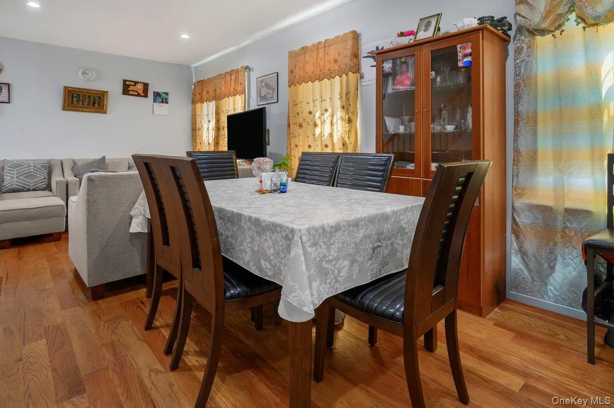 11724 193rd Street, New York, NY, 3 Bedrooms Bedrooms, 6 Rooms Rooms,2 BathroomsBathrooms,Residential,For Rent,193rd,0,1018540 11724 193rd Street, New York, NY, 3 Bedrooms Bedrooms, 6 Rooms Rooms,2 BathroomsBathrooms,Residential,For Rent,193rd,0,1018540