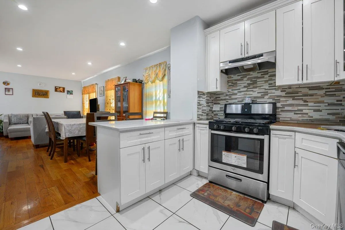 11724 193rd Street, New York, NY, 3 Bedrooms Bedrooms, 6 Rooms Rooms,2 BathroomsBathrooms,Residential,For Rent,193rd,0,1018540 11724 193rd Street, New York, NY, 3 Bedrooms Bedrooms, 6 Rooms Rooms,2 BathroomsBathrooms,Residential,For Rent,193rd,0,1018540
