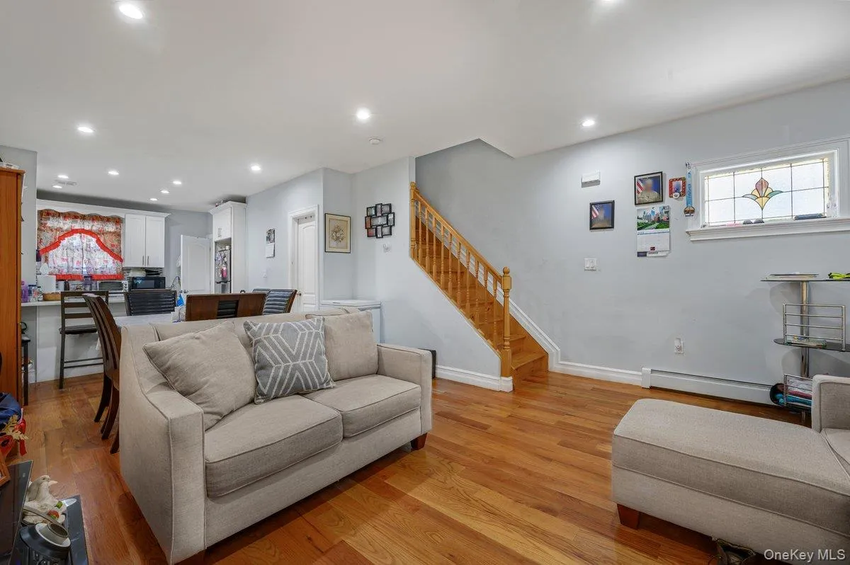 11724 193rd Street, New York, NY, 3 Bedrooms Bedrooms, 6 Rooms Rooms,2 BathroomsBathrooms,Residential,For Rent,193rd,0,1018540 11724 193rd Street, New York, NY, 3 Bedrooms Bedrooms, 6 Rooms Rooms,2 BathroomsBathrooms,Residential,For Rent,193rd,0,1018540