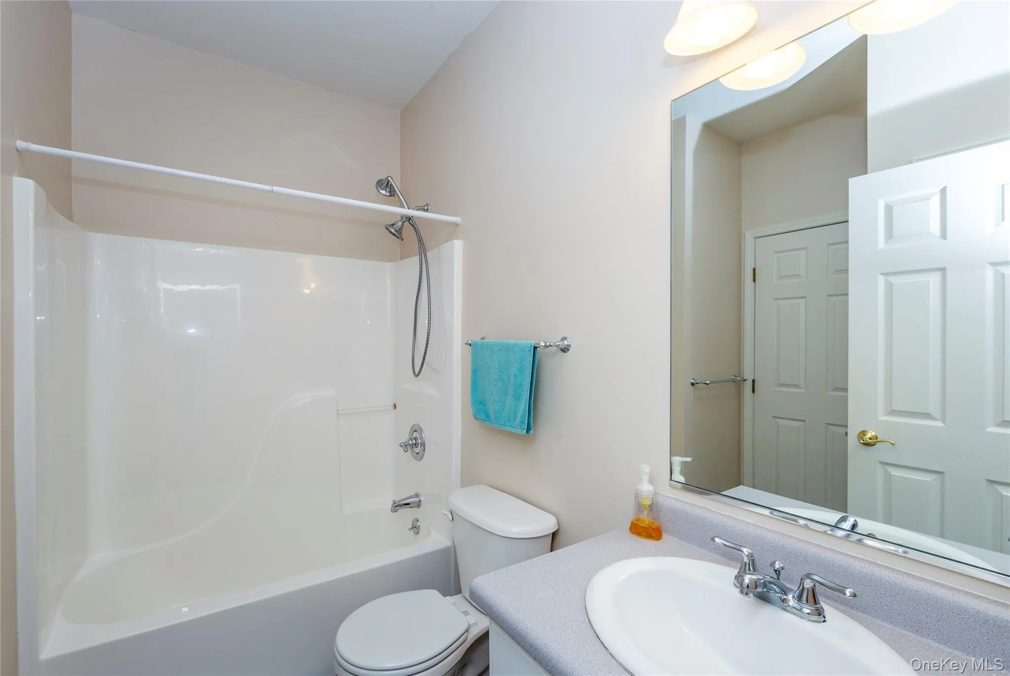Main Floor Full Bath Main Floor Full Bath
