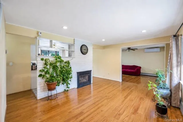 40 Blueberry Lane, Oyster Bay, NY, 5 Bedrooms Bedrooms, 8 Rooms Rooms,2 BathroomsBathrooms,Residential,For Rent,Blueberry,0,KEY1018553 40 Blueberry Lane, Oyster Bay, NY, 5 Bedrooms Bedrooms, 8 Rooms Rooms,2 BathroomsBathrooms,Residential,For Rent,Blueberry,0,KEY1018553