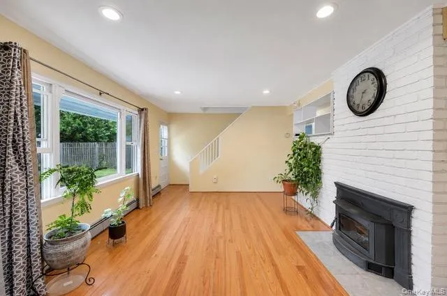 40 Blueberry Lane, Oyster Bay, NY, 5 Bedrooms Bedrooms, 8 Rooms Rooms,2 BathroomsBathrooms,Residential,For Rent,Blueberry,0,KEY1018553 40 Blueberry Lane, Oyster Bay, NY, 5 Bedrooms Bedrooms, 8 Rooms Rooms,2 BathroomsBathrooms,Residential,For Rent,Blueberry,0,KEY1018553