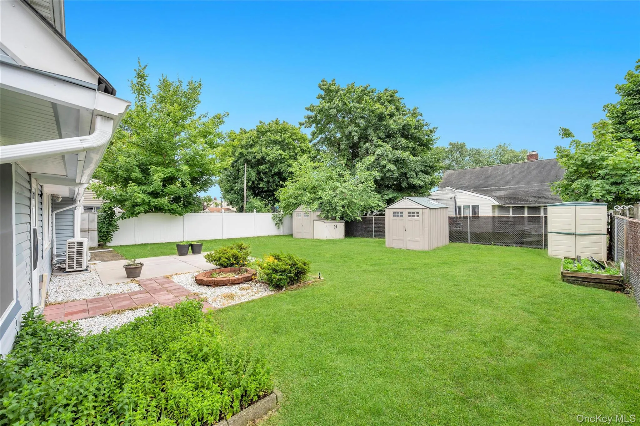40 Blueberry Lane, Oyster Bay, NY, 5 Bedrooms Bedrooms, 8 Rooms Rooms,2 BathroomsBathrooms,Residential,For Rent,Blueberry,0,KEY1018553 40 Blueberry Lane, Oyster Bay, NY, 5 Bedrooms Bedrooms, 8 Rooms Rooms,2 BathroomsBathrooms,Residential,For Rent,Blueberry,0,KEY1018553
