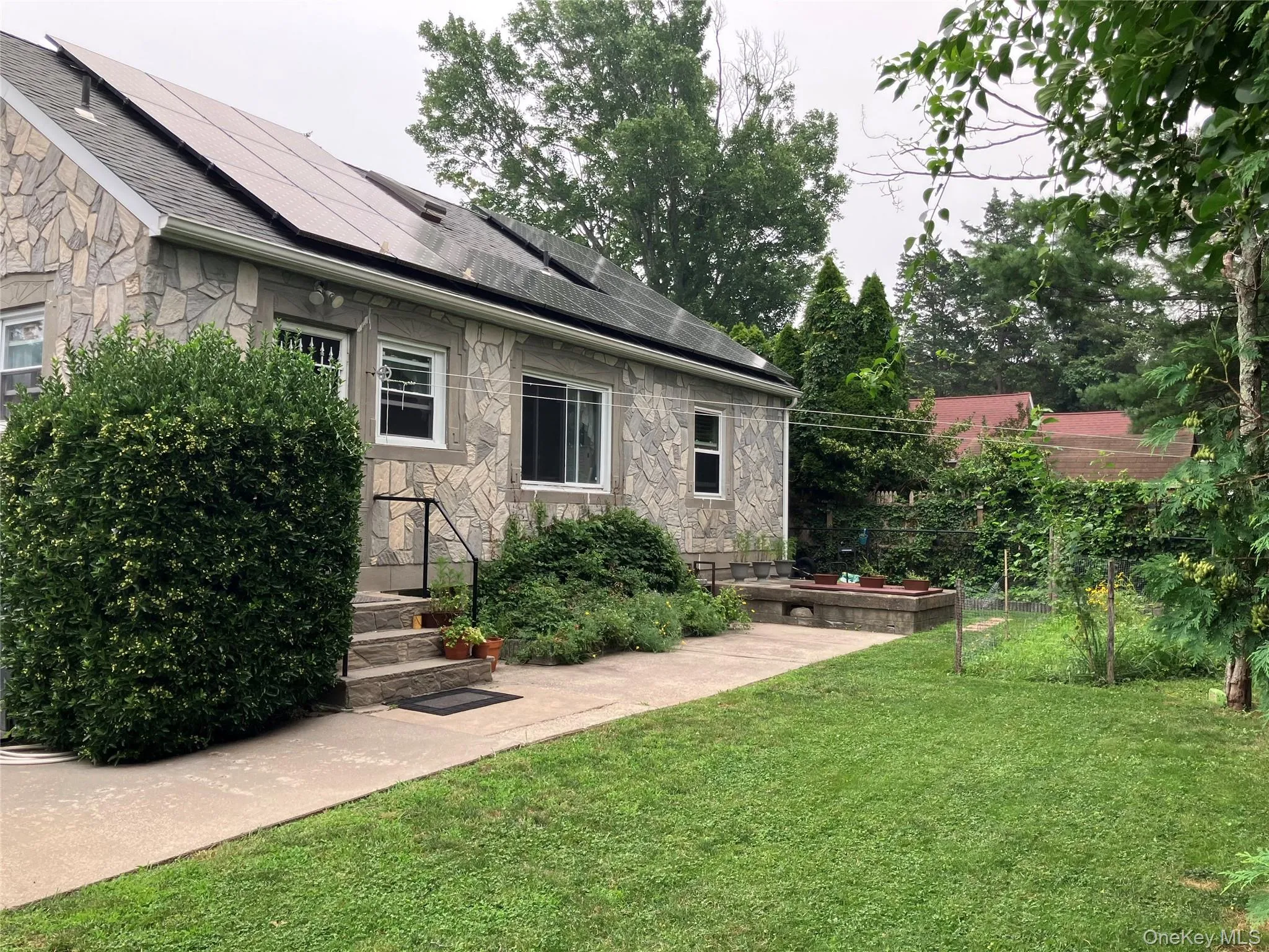26 Hickory Road, Brookhaven, NY, 4 Bedrooms Bedrooms, 6 Rooms Rooms,1 BathroomBathrooms,Residential,For Rent,Hickory,0,1018557 26 Hickory Road, Brookhaven, NY, 4 Bedrooms Bedrooms, 6 Rooms Rooms,1 BathroomBathrooms,Residential,For Rent,Hickory,0,1018557