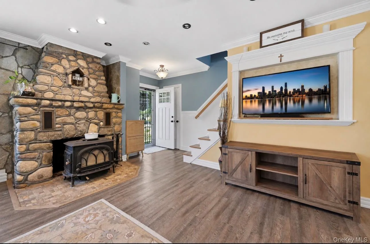 26 Hickory Road, Brookhaven, NY, 4 Bedrooms Bedrooms, 6 Rooms Rooms,1 BathroomBathrooms,Residential,For Rent,Hickory,0,KEY1018557 26 Hickory Road, Brookhaven, NY, 4 Bedrooms Bedrooms, 6 Rooms Rooms,1 BathroomBathrooms,Residential,For Rent,Hickory,0,KEY1018557