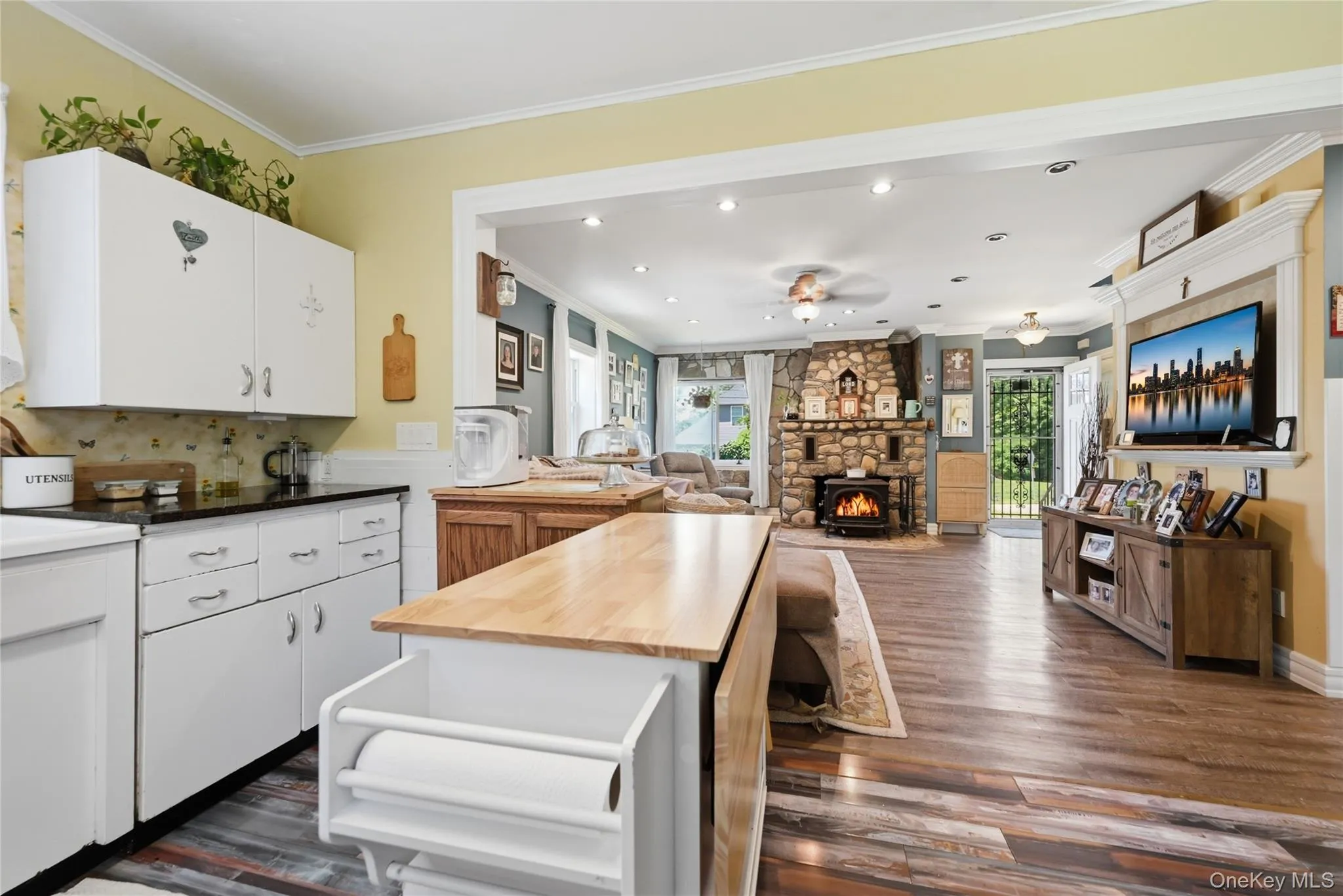 26 Hickory Road, Brookhaven, NY, 4 Bedrooms Bedrooms, 6 Rooms Rooms,1 BathroomBathrooms,Residential,For Rent,Hickory,0,KEY1018557 26 Hickory Road, Brookhaven, NY, 4 Bedrooms Bedrooms, 6 Rooms Rooms,1 BathroomBathrooms,Residential,For Rent,Hickory,0,KEY1018557