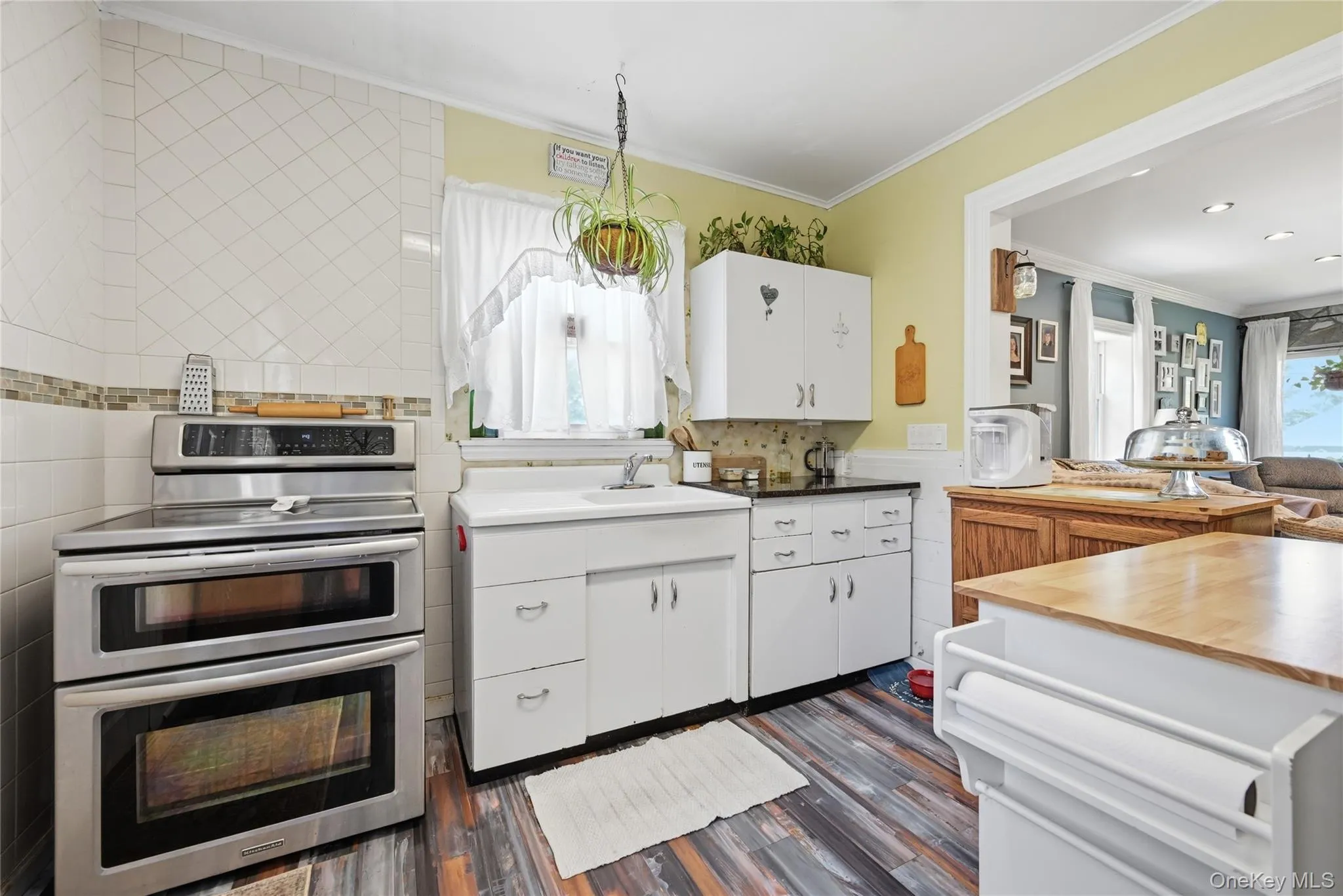 26 Hickory Road, Brookhaven, NY, 4 Bedrooms Bedrooms, 6 Rooms Rooms,1 BathroomBathrooms,Residential,For Rent,Hickory,0,KEY1018557 26 Hickory Road, Brookhaven, NY, 4 Bedrooms Bedrooms, 6 Rooms Rooms,1 BathroomBathrooms,Residential,For Rent,Hickory,0,KEY1018557