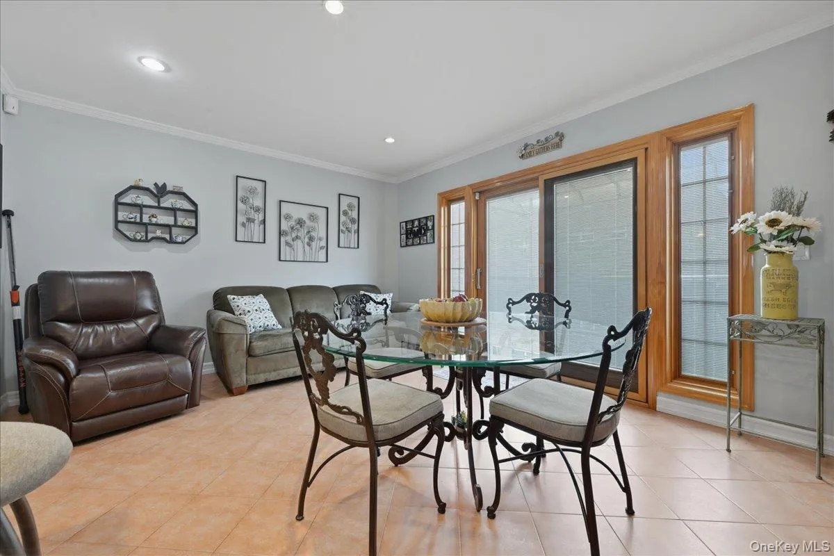 6356 76th Street, New York, NY, 3 Bedrooms Bedrooms, 8 Rooms Rooms,2 BathroomsBathrooms,Residential,For Rent,76th,0,1018566 6356 76th Street, New York, NY, 3 Bedrooms Bedrooms, 8 Rooms Rooms,2 BathroomsBathrooms,Residential,For Rent,76th,0,1018566