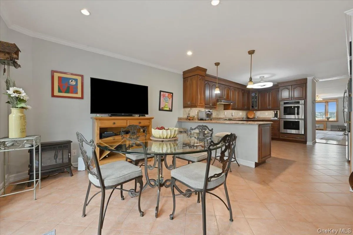 6356 76th Street, New York, NY, 3 Bedrooms Bedrooms, 8 Rooms Rooms,2 BathroomsBathrooms,Residential,For Rent,76th,0,1018566 6356 76th Street, New York, NY, 3 Bedrooms Bedrooms, 8 Rooms Rooms,2 BathroomsBathrooms,Residential,For Rent,76th,0,1018566