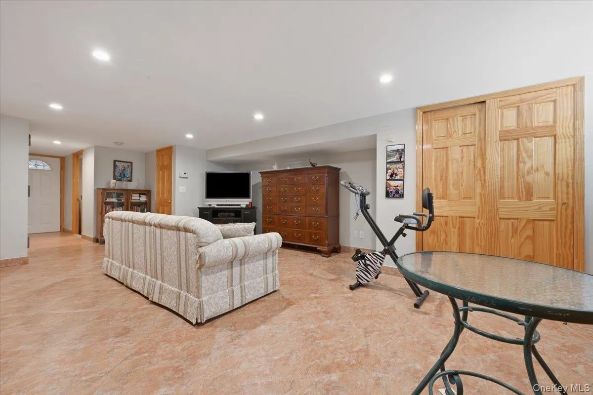 Basement with separate entrance Basement with separate entrance