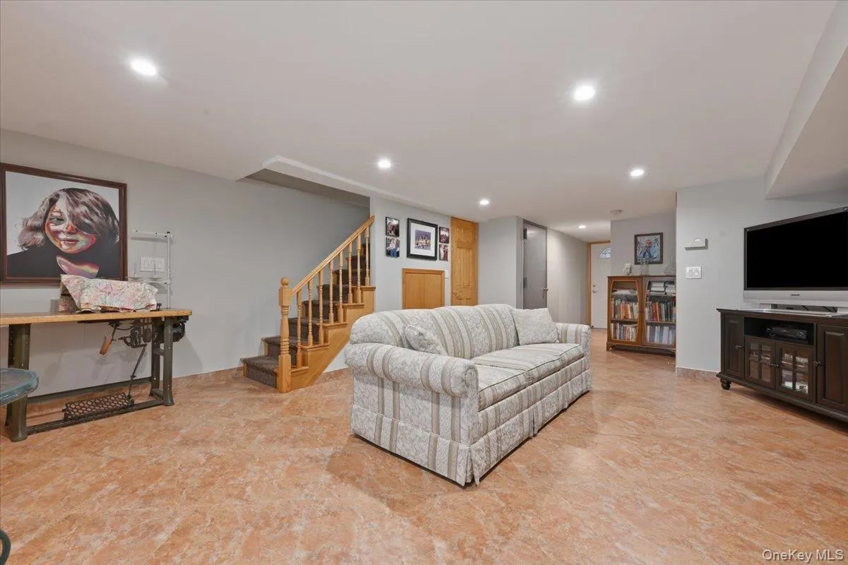 6356 76th Street, New York, NY, 3 Bedrooms Bedrooms, 8 Rooms Rooms,2 BathroomsBathrooms,Residential,For Rent,76th,0,1018566 6356 76th Street, New York, NY, 3 Bedrooms Bedrooms, 8 Rooms Rooms,2 BathroomsBathrooms,Residential,For Rent,76th,0,1018566