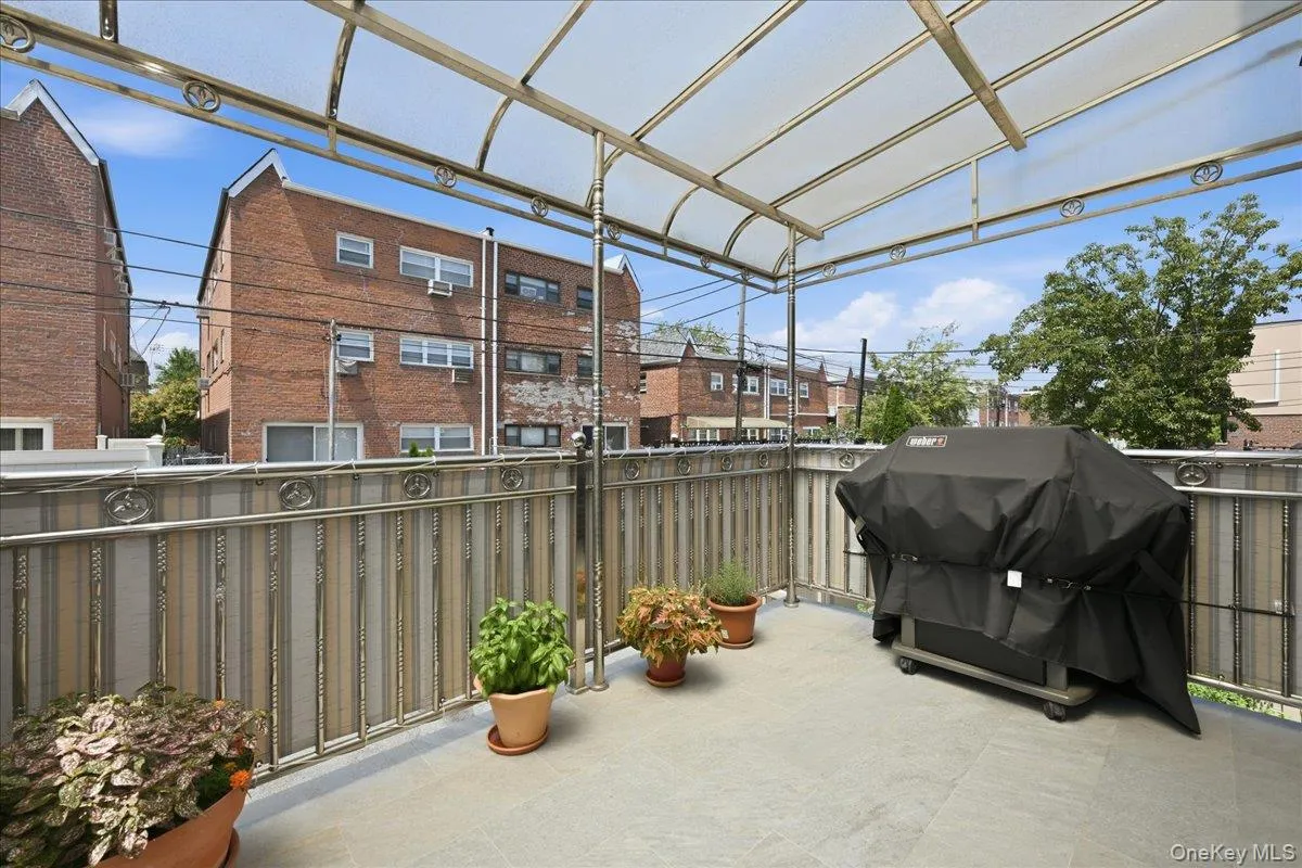 6356 76th Street, New York, NY, 3 Bedrooms Bedrooms, 8 Rooms Rooms,2 BathroomsBathrooms,Residential,For Rent,76th,0,1018566 6356 76th Street, New York, NY, 3 Bedrooms Bedrooms, 8 Rooms Rooms,2 BathroomsBathrooms,Residential,For Rent,76th,0,1018566