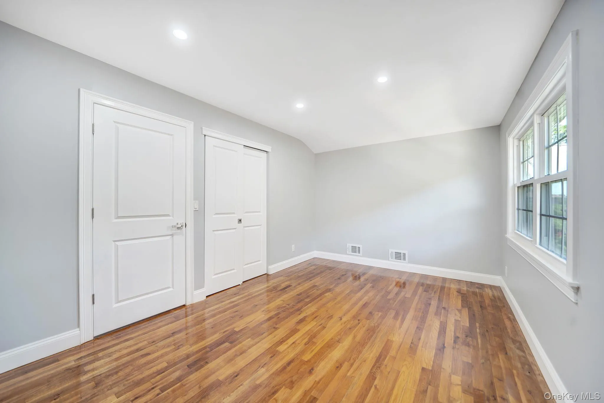 5 Notus Avenue, New York, NY, 3 Bedrooms Bedrooms, 6 Rooms Rooms,1 BathroomBathrooms,Residential,For Rent,Notus,0,KEY1018578 5 Notus Avenue, New York, NY, 3 Bedrooms Bedrooms, 6 Rooms Rooms,1 BathroomBathrooms,Residential,For Rent,Notus,0,KEY1018578