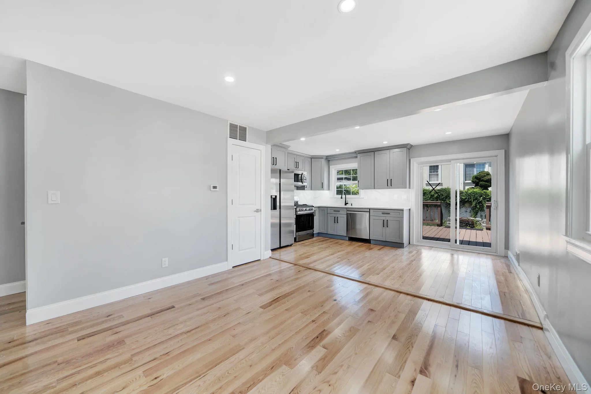5 Notus Avenue, New York, NY, 3 Bedrooms Bedrooms, 6 Rooms Rooms,1 BathroomBathrooms,Residential,For Rent,Notus,0,KEY1018578 5 Notus Avenue, New York, NY, 3 Bedrooms Bedrooms, 6 Rooms Rooms,1 BathroomBathrooms,Residential,For Rent,Notus,0,KEY1018578