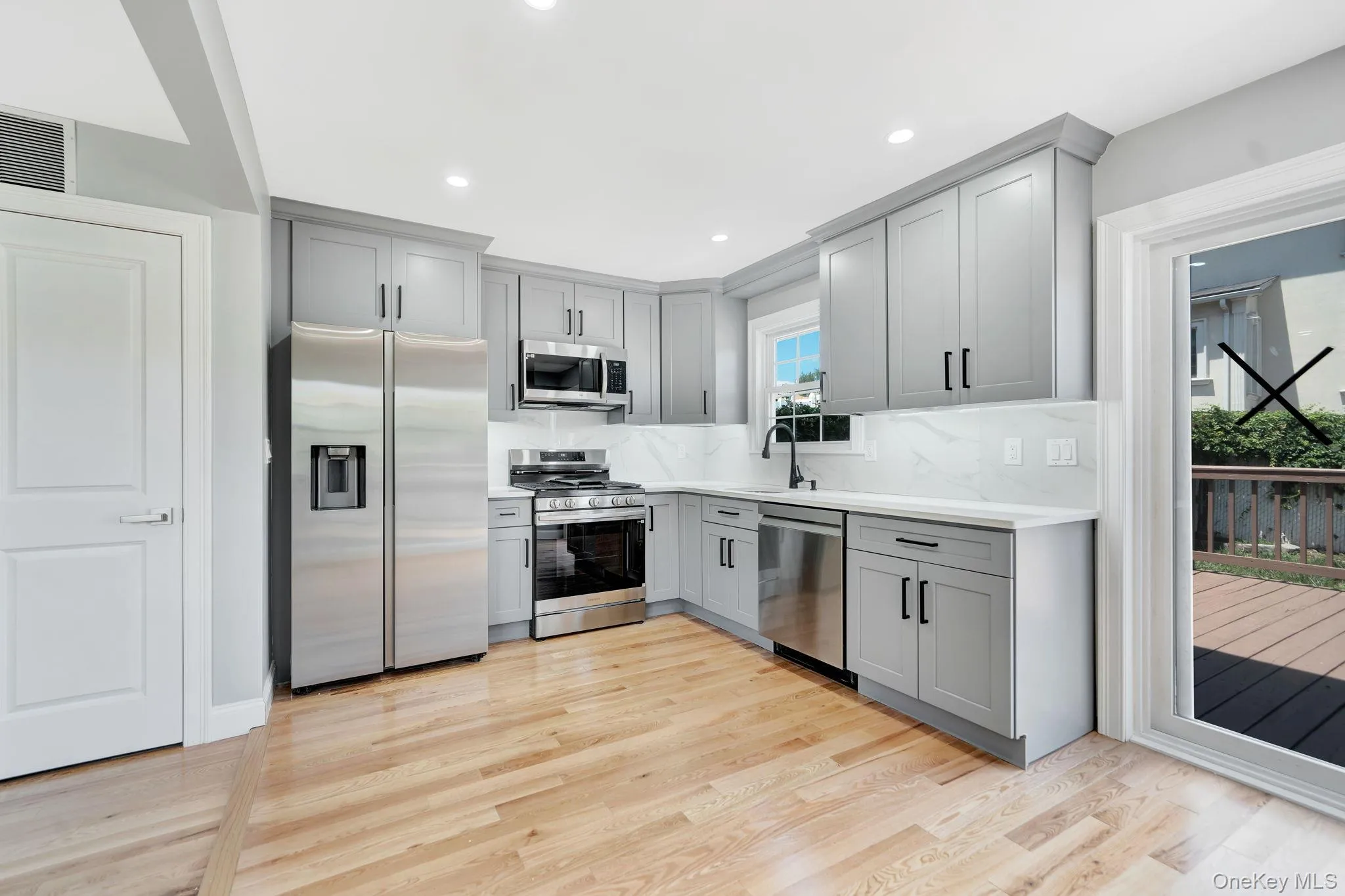 5 Notus Avenue, New York, NY, 3 Bedrooms Bedrooms, 6 Rooms Rooms,1 BathroomBathrooms,Residential,For Rent,Notus,0,KEY1018578 5 Notus Avenue, New York, NY, 3 Bedrooms Bedrooms, 6 Rooms Rooms,1 BathroomBathrooms,Residential,For Rent,Notus,0,KEY1018578