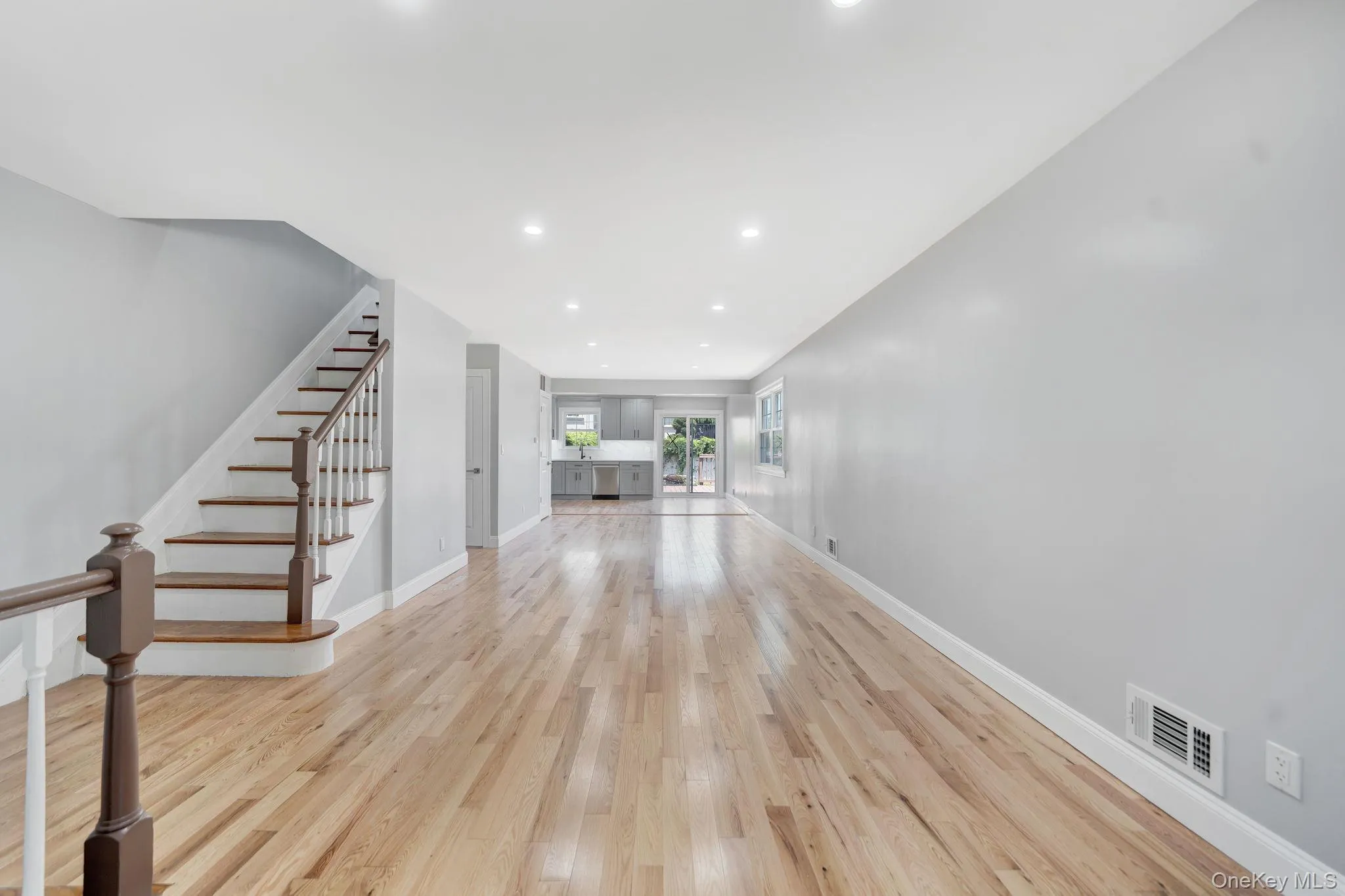 5 Notus Avenue, New York, NY, 3 Bedrooms Bedrooms, 6 Rooms Rooms,1 BathroomBathrooms,Residential,For Rent,Notus,0,KEY1018578 5 Notus Avenue, New York, NY, 3 Bedrooms Bedrooms, 6 Rooms Rooms,1 BathroomBathrooms,Residential,For Rent,Notus,0,KEY1018578