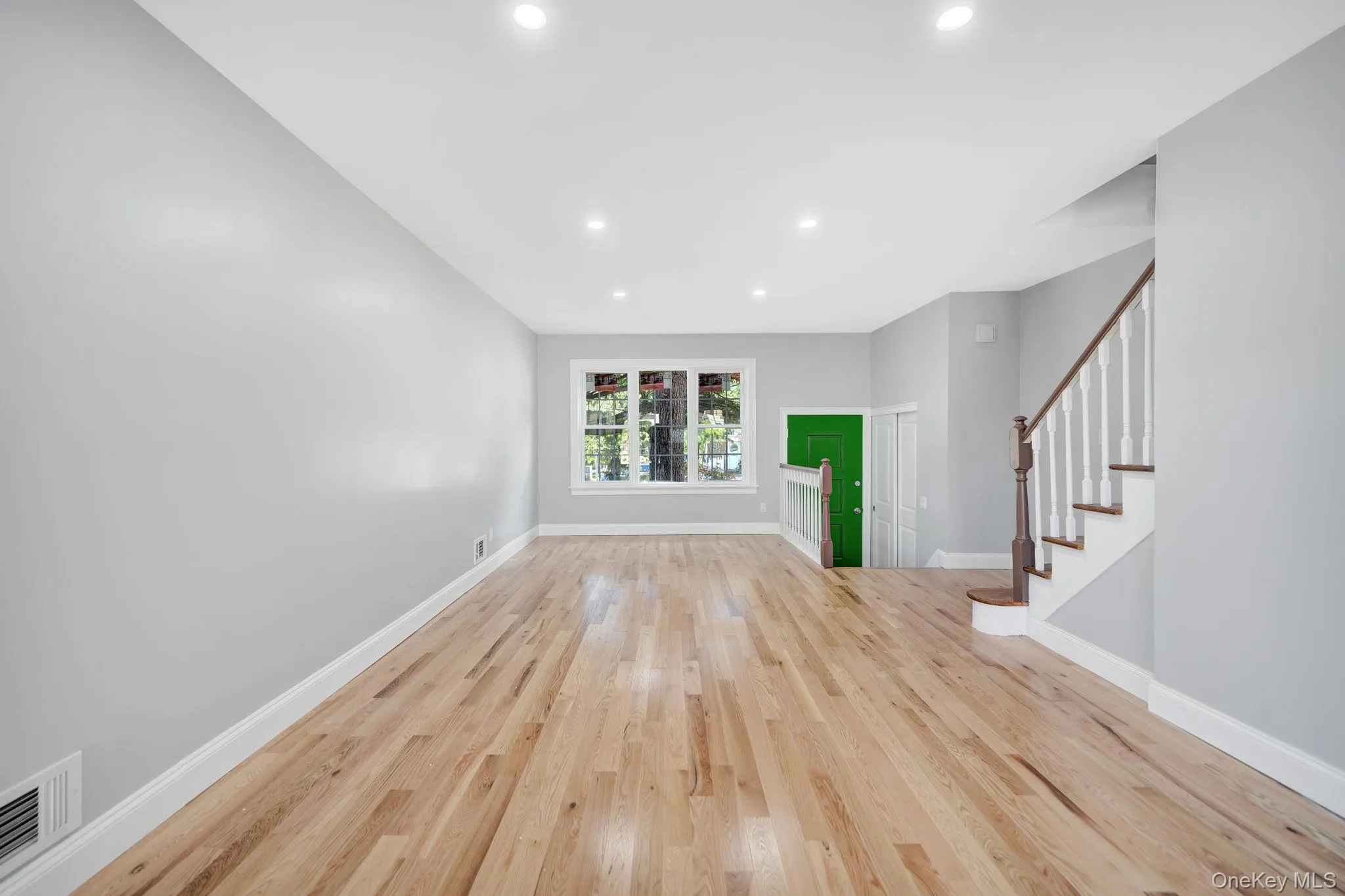 5 Notus Avenue, New York, NY, 3 Bedrooms Bedrooms, 6 Rooms Rooms,1 BathroomBathrooms,Residential,For Rent,Notus,0,KEY1018578 5 Notus Avenue, New York, NY, 3 Bedrooms Bedrooms, 6 Rooms Rooms,1 BathroomBathrooms,Residential,For Rent,Notus,0,KEY1018578