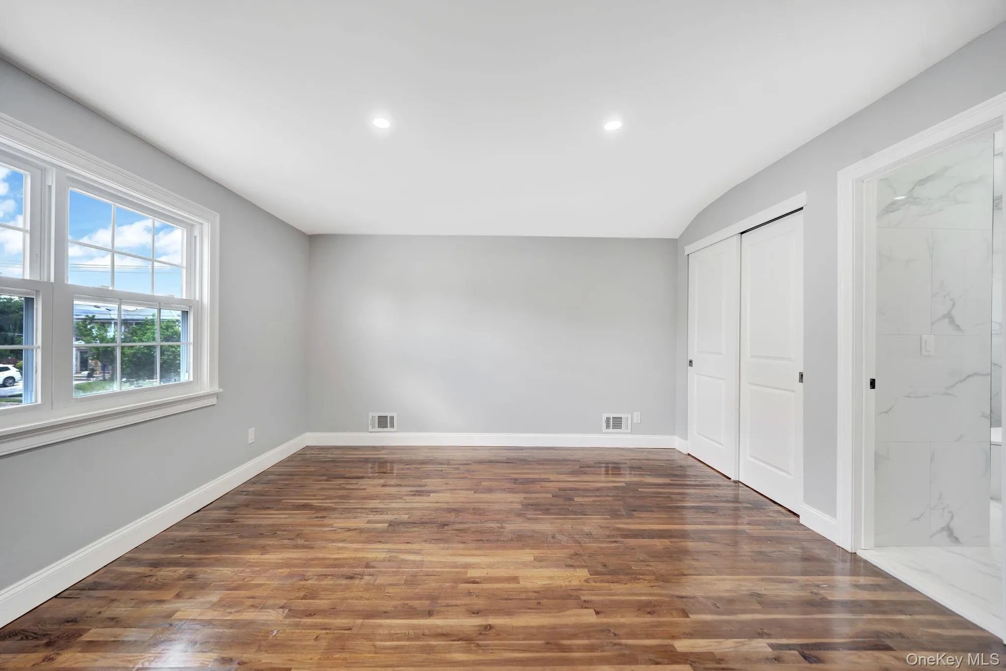 5 Notus Avenue, New York, NY, 3 Bedrooms Bedrooms, 6 Rooms Rooms,1 BathroomBathrooms,Residential,For Rent,Notus,0,KEY1018578 5 Notus Avenue, New York, NY, 3 Bedrooms Bedrooms, 6 Rooms Rooms,1 BathroomBathrooms,Residential,For Rent,Notus,0,KEY1018578