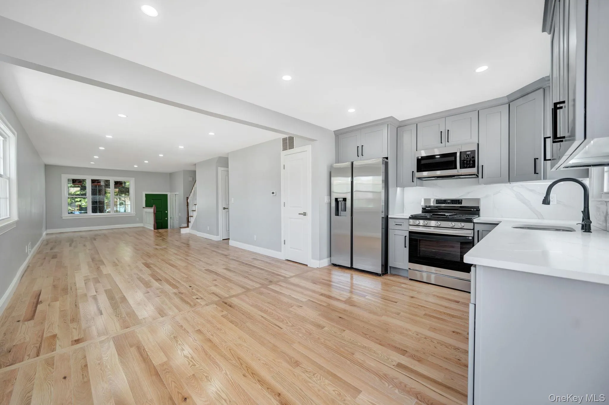 5 Notus Avenue, New York, NY, 3 Bedrooms Bedrooms, 6 Rooms Rooms,1 BathroomBathrooms,Residential,For Rent,Notus,0,KEY1018578 5 Notus Avenue, New York, NY, 3 Bedrooms Bedrooms, 6 Rooms Rooms,1 BathroomBathrooms,Residential,For Rent,Notus,0,KEY1018578