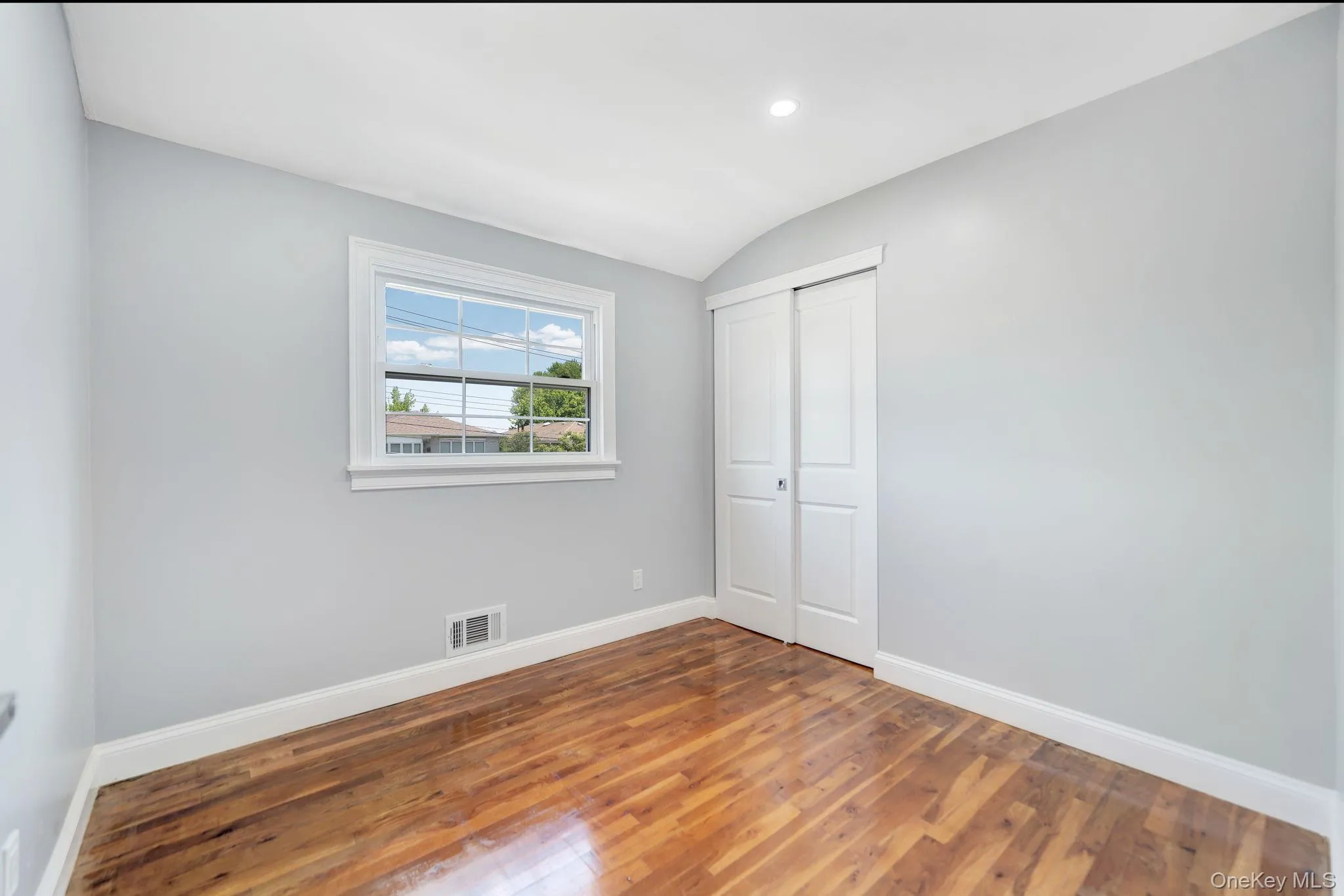 5 Notus Avenue, New York, NY, 3 Bedrooms Bedrooms, 6 Rooms Rooms,1 BathroomBathrooms,Residential,For Rent,Notus,0,KEY1018578 5 Notus Avenue, New York, NY, 3 Bedrooms Bedrooms, 6 Rooms Rooms,1 BathroomBathrooms,Residential,For Rent,Notus,0,KEY1018578