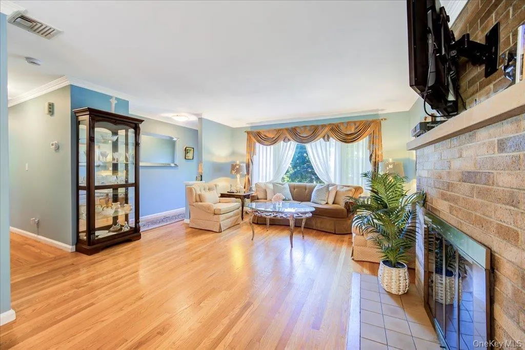 21 Midland Avenue, Woodbury, NY, 3 Bedrooms Bedrooms, 7 Rooms Rooms,2 BathroomsBathrooms,Residential,For Rent,Midland,0,1018592 21 Midland Avenue, Woodbury, NY, 3 Bedrooms Bedrooms, 7 Rooms Rooms,2 BathroomsBathrooms,Residential,For Rent,Midland,0,1018592