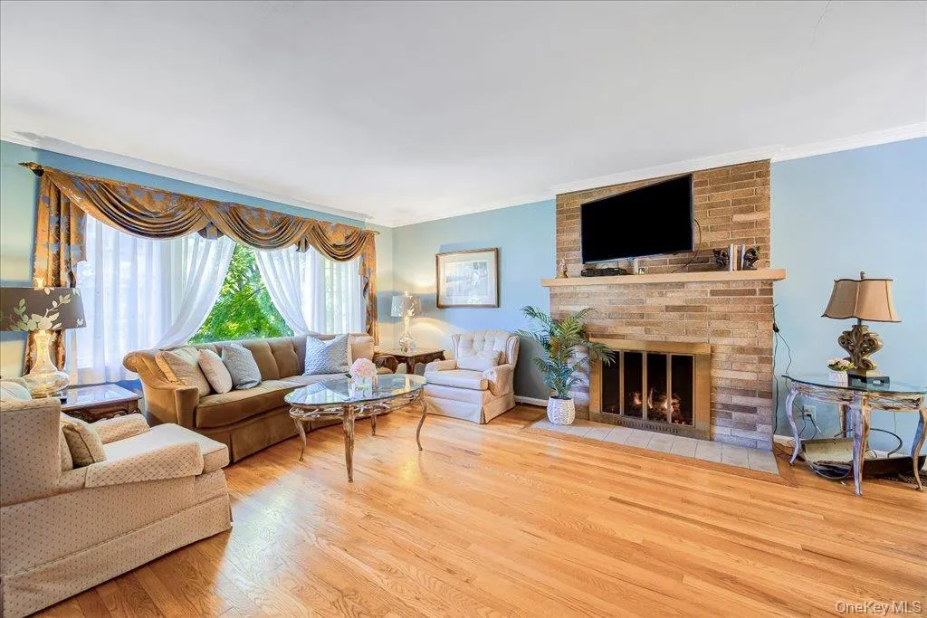 21 Midland Avenue, Woodbury, NY, 3 Bedrooms Bedrooms, 7 Rooms Rooms,2 BathroomsBathrooms,Residential,For Rent,Midland,0,1018592 21 Midland Avenue, Woodbury, NY, 3 Bedrooms Bedrooms, 7 Rooms Rooms,2 BathroomsBathrooms,Residential,For Rent,Midland,0,1018592