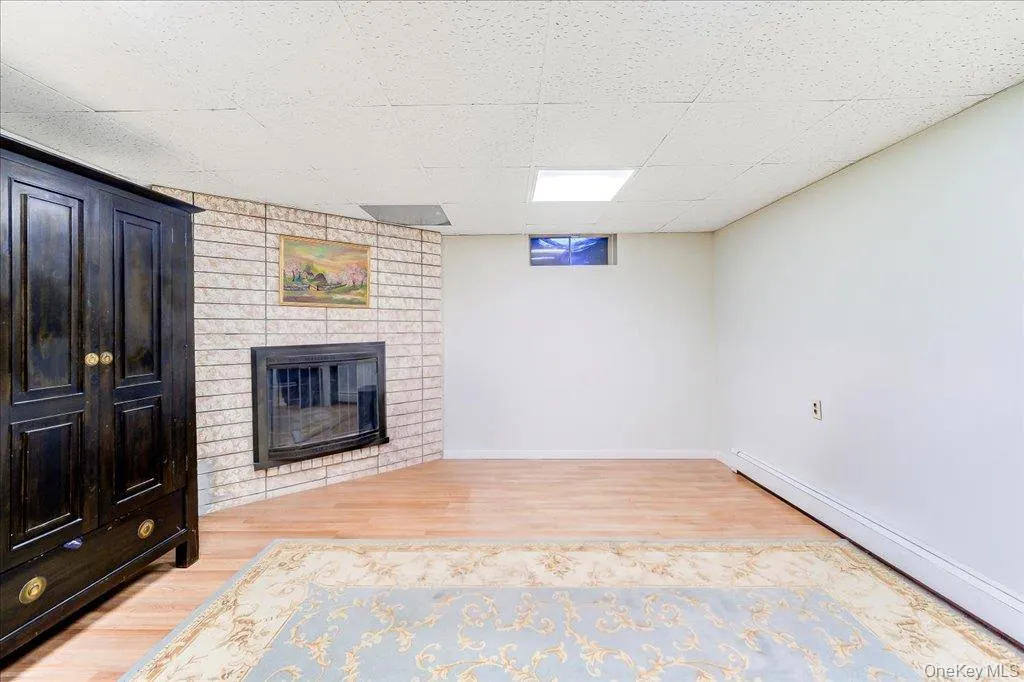 21 Midland Avenue, Woodbury, NY, 3 Bedrooms Bedrooms, 7 Rooms Rooms,2 BathroomsBathrooms,Residential,For Rent,Midland,0,1018592 21 Midland Avenue, Woodbury, NY, 3 Bedrooms Bedrooms, 7 Rooms Rooms,2 BathroomsBathrooms,Residential,For Rent,Midland,0,1018592
