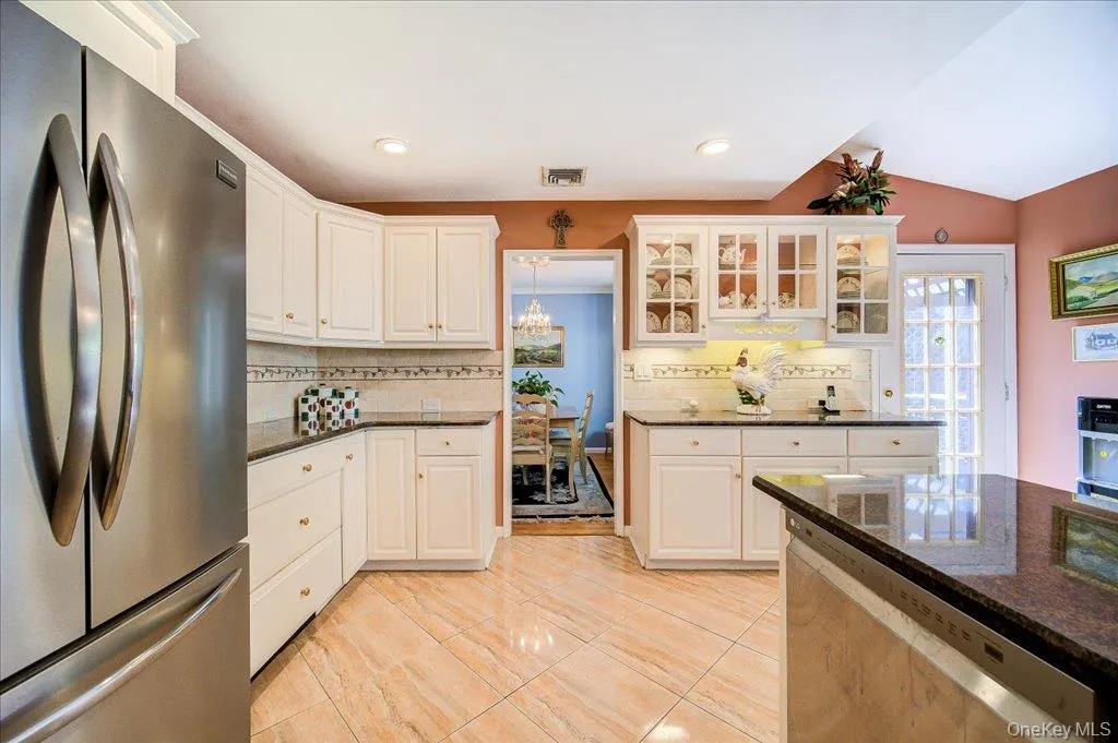 21 Midland Avenue, Woodbury, NY, 3 Bedrooms Bedrooms, 7 Rooms Rooms,2 BathroomsBathrooms,Residential,For Rent,Midland,0,1018592 21 Midland Avenue, Woodbury, NY, 3 Bedrooms Bedrooms, 7 Rooms Rooms,2 BathroomsBathrooms,Residential,For Rent,Midland,0,1018592