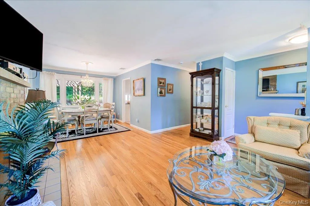 21 Midland Avenue, Woodbury, NY, 3 Bedrooms Bedrooms, 7 Rooms Rooms,2 BathroomsBathrooms,Residential,For Rent,Midland,0,1018592 21 Midland Avenue, Woodbury, NY, 3 Bedrooms Bedrooms, 7 Rooms Rooms,2 BathroomsBathrooms,Residential,For Rent,Midland,0,1018592