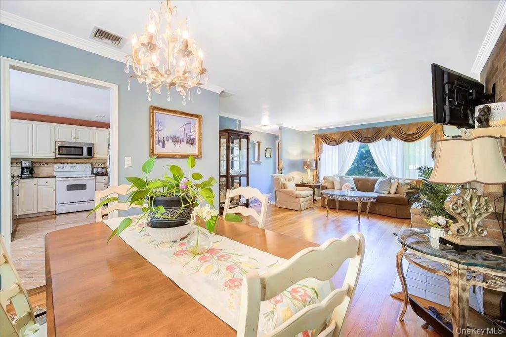 21 Midland Avenue, Woodbury, NY, 3 Bedrooms Bedrooms, 7 Rooms Rooms,2 BathroomsBathrooms,Residential,For Rent,Midland,0,1018592 21 Midland Avenue, Woodbury, NY, 3 Bedrooms Bedrooms, 7 Rooms Rooms,2 BathroomsBathrooms,Residential,For Rent,Midland,0,1018592