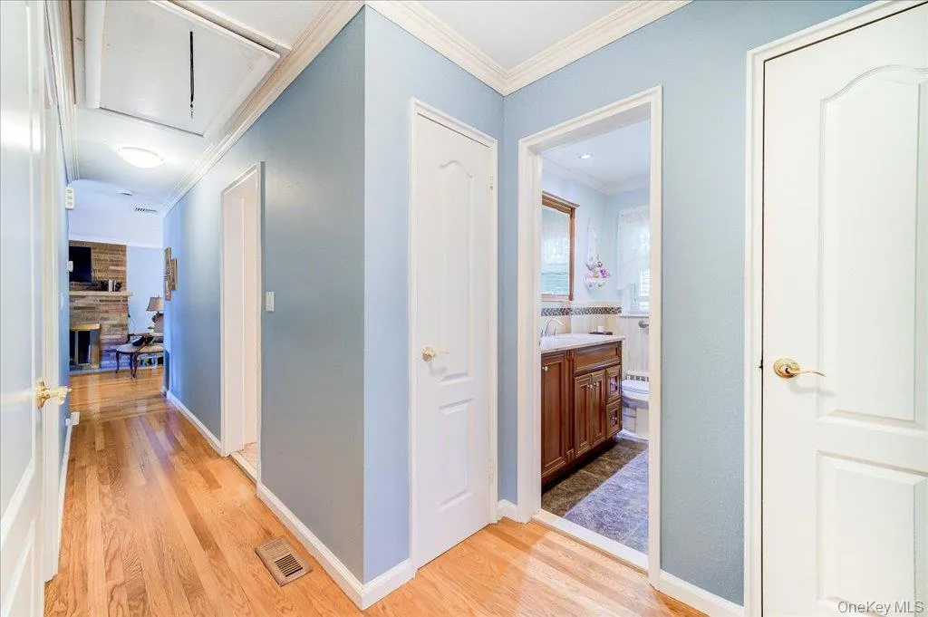 21 Midland Avenue, Woodbury, NY, 3 Bedrooms Bedrooms, 7 Rooms Rooms,2 BathroomsBathrooms,Residential,For Rent,Midland,0,1018592 21 Midland Avenue, Woodbury, NY, 3 Bedrooms Bedrooms, 7 Rooms Rooms,2 BathroomsBathrooms,Residential,For Rent,Midland,0,1018592