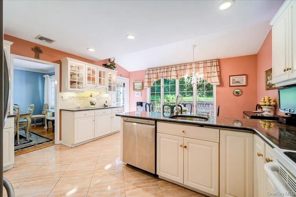 21 Midland Avenue, Woodbury, NY, 3 Bedrooms Bedrooms, 7 Rooms Rooms,2 BathroomsBathrooms,Residential,For Rent,Midland,0,1018592 21 Midland Avenue, Woodbury, NY, 3 Bedrooms Bedrooms, 7 Rooms Rooms,2 BathroomsBathrooms,Residential,For Rent,Midland,0,1018592