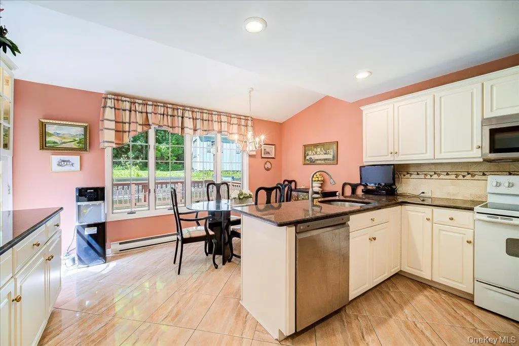21 Midland Avenue, Woodbury, NY, 3 Bedrooms Bedrooms, 7 Rooms Rooms,2 BathroomsBathrooms,Residential,For Rent,Midland,0,1018592 21 Midland Avenue, Woodbury, NY, 3 Bedrooms Bedrooms, 7 Rooms Rooms,2 BathroomsBathrooms,Residential,For Rent,Midland,0,1018592