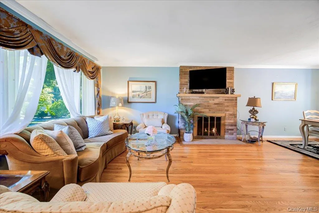 21 Midland Avenue, Woodbury, NY, 3 Bedrooms Bedrooms, 7 Rooms Rooms,2 BathroomsBathrooms,Residential,For Rent,Midland,0,1018592 21 Midland Avenue, Woodbury, NY, 3 Bedrooms Bedrooms, 7 Rooms Rooms,2 BathroomsBathrooms,Residential,For Rent,Midland,0,1018592