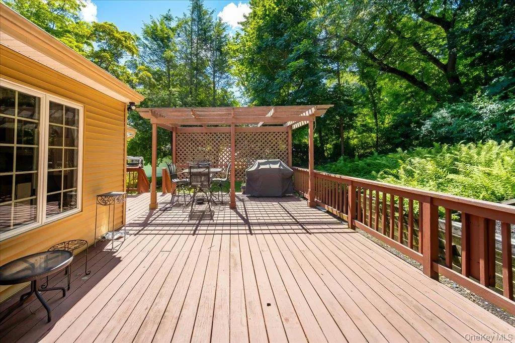 21 Midland Avenue, Woodbury, NY, 3 Bedrooms Bedrooms, 7 Rooms Rooms,2 BathroomsBathrooms,Residential,For Rent,Midland,0,1018592 21 Midland Avenue, Woodbury, NY, 3 Bedrooms Bedrooms, 7 Rooms Rooms,2 BathroomsBathrooms,Residential,For Rent,Midland,0,1018592