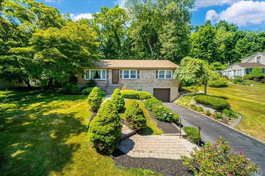 21 Midland Avenue, Woodbury, NY, 3 Bedrooms Bedrooms, 7 Rooms Rooms,2 BathroomsBathrooms,Residential,For Rent,Midland,0,1018592 21 Midland Avenue, Woodbury, NY, 3 Bedrooms Bedrooms, 7 Rooms Rooms,2 BathroomsBathrooms,Residential,For Rent,Midland,0,1018592