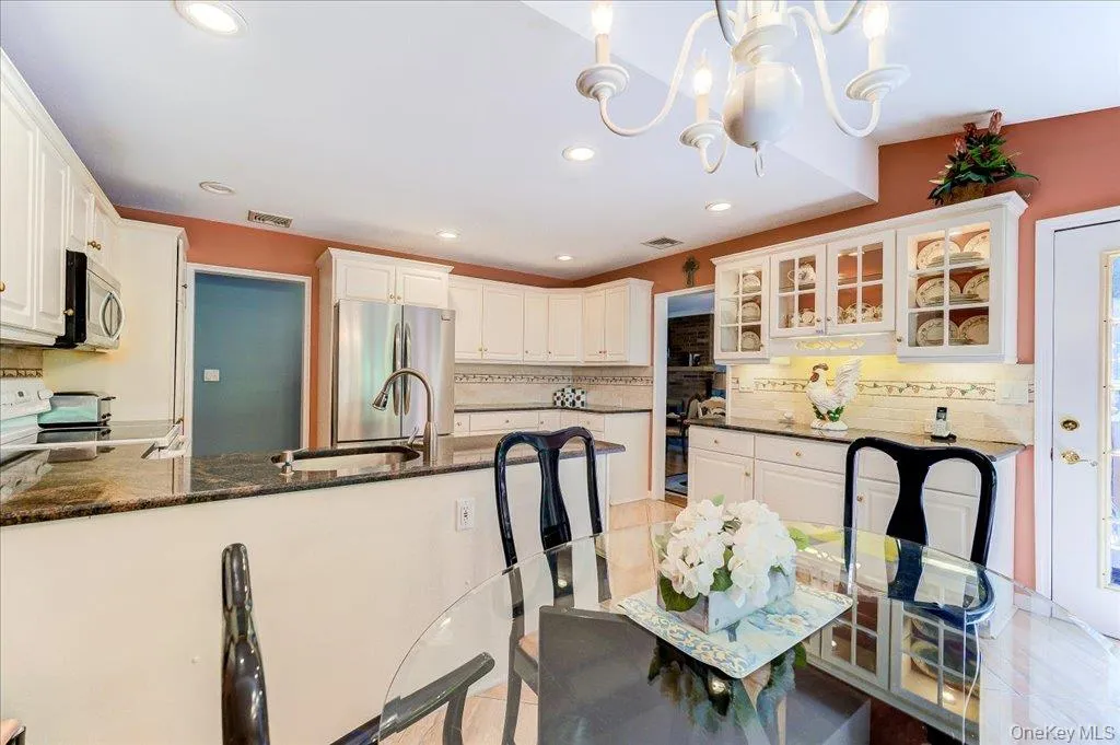 21 Midland Avenue, Woodbury, NY, 3 Bedrooms Bedrooms, 7 Rooms Rooms,2 BathroomsBathrooms,Residential,For Rent,Midland,0,1018592 21 Midland Avenue, Woodbury, NY, 3 Bedrooms Bedrooms, 7 Rooms Rooms,2 BathroomsBathrooms,Residential,For Rent,Midland,0,1018592